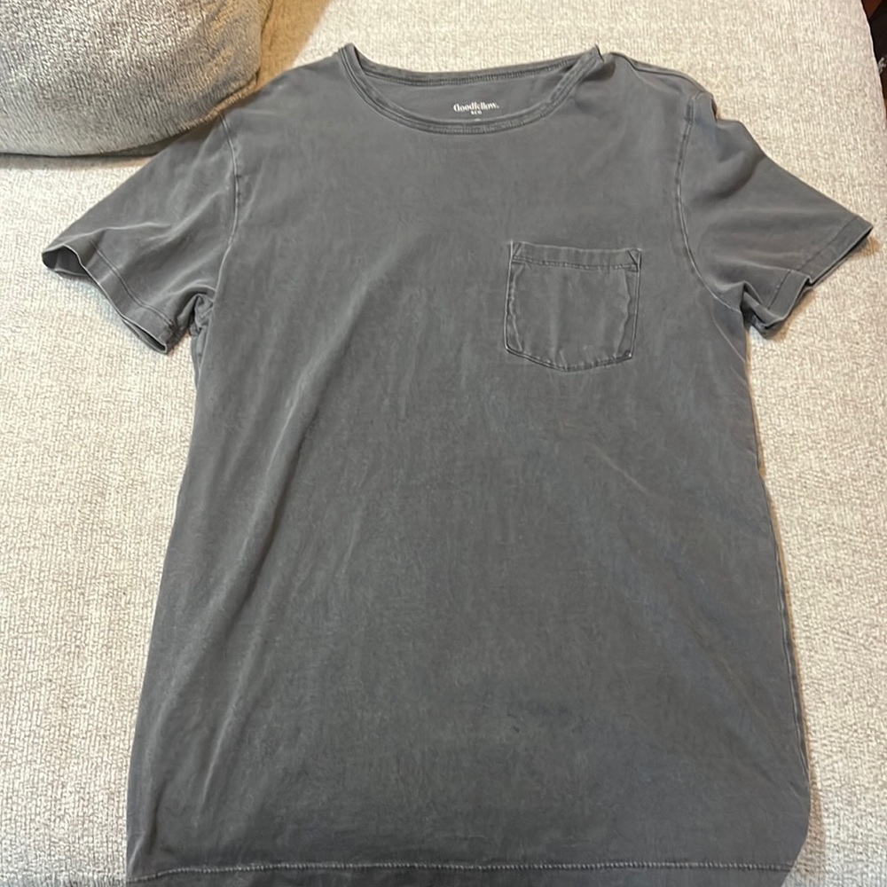 Men’s front pocket tee